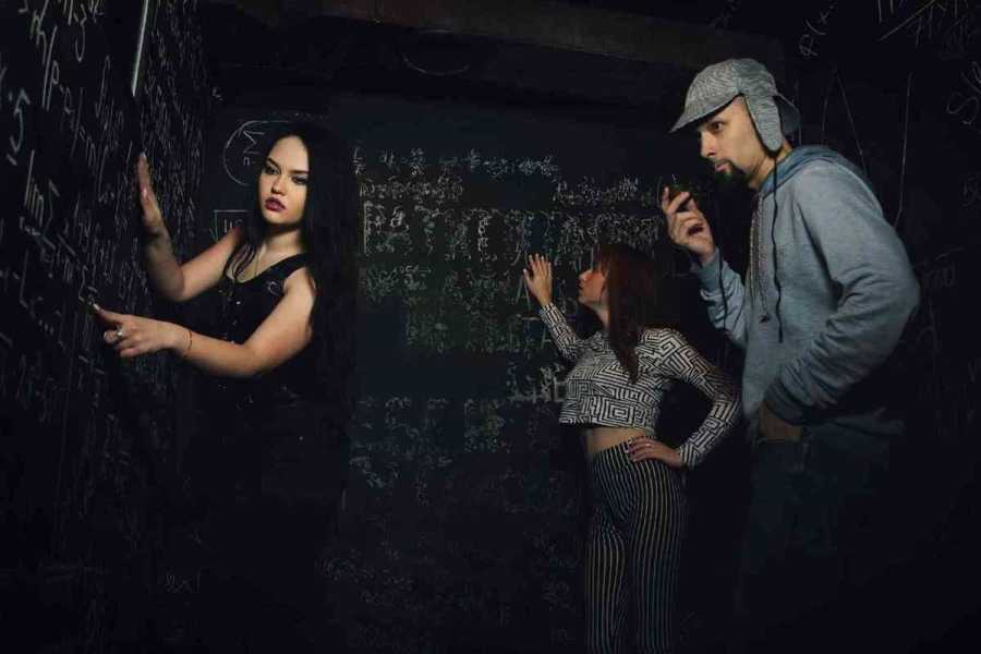 Квест в реальности Шерлок. Цифровой апокалипсис от компании Тайна семи дверей Квест в реальности Шерлок. Цифровой апокалипсис от компании Тайна семи дверей